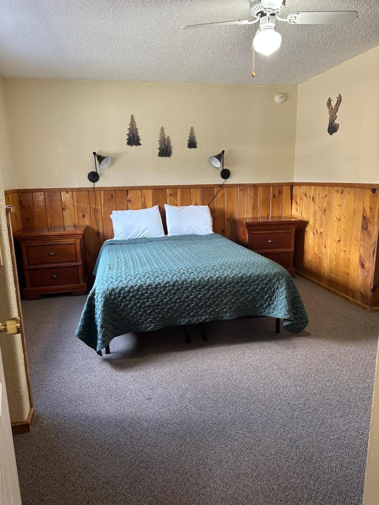 Deer Lodge Red River Bilik gambar