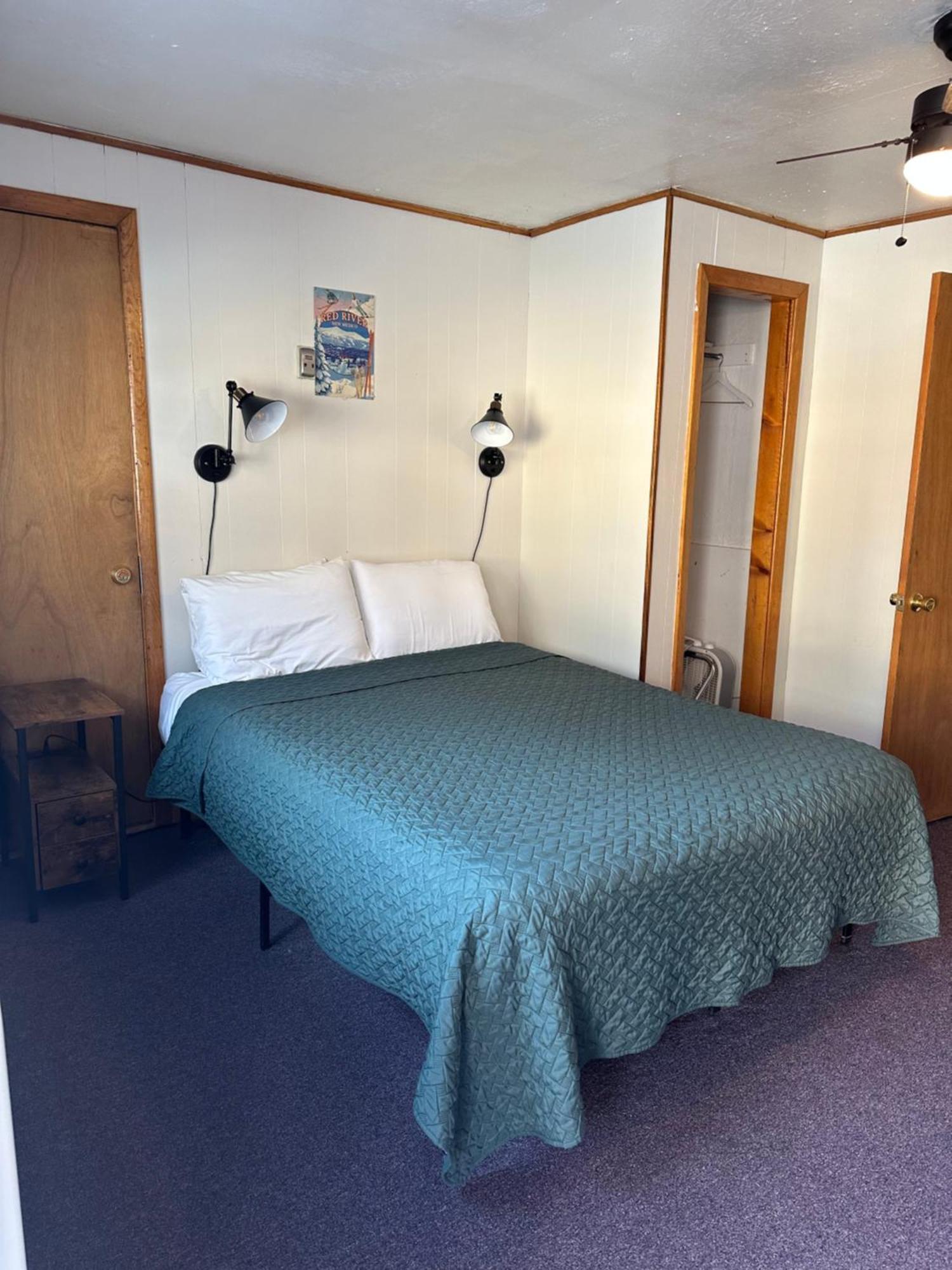 Deer Lodge Red River Bilik gambar