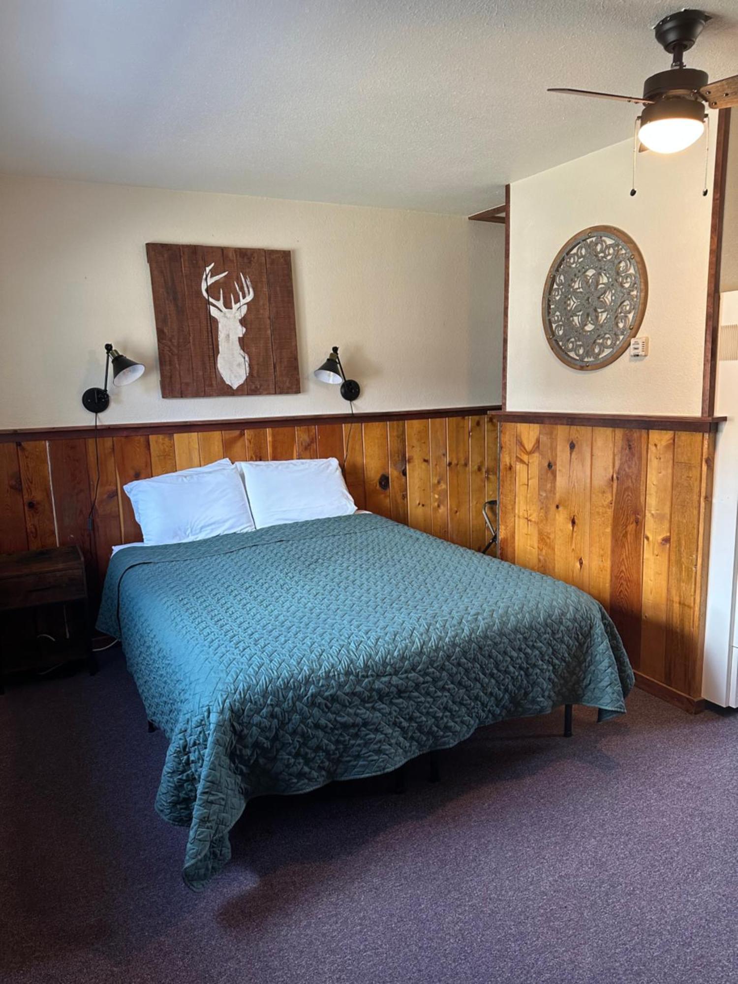 Deer Lodge Red River Bilik gambar