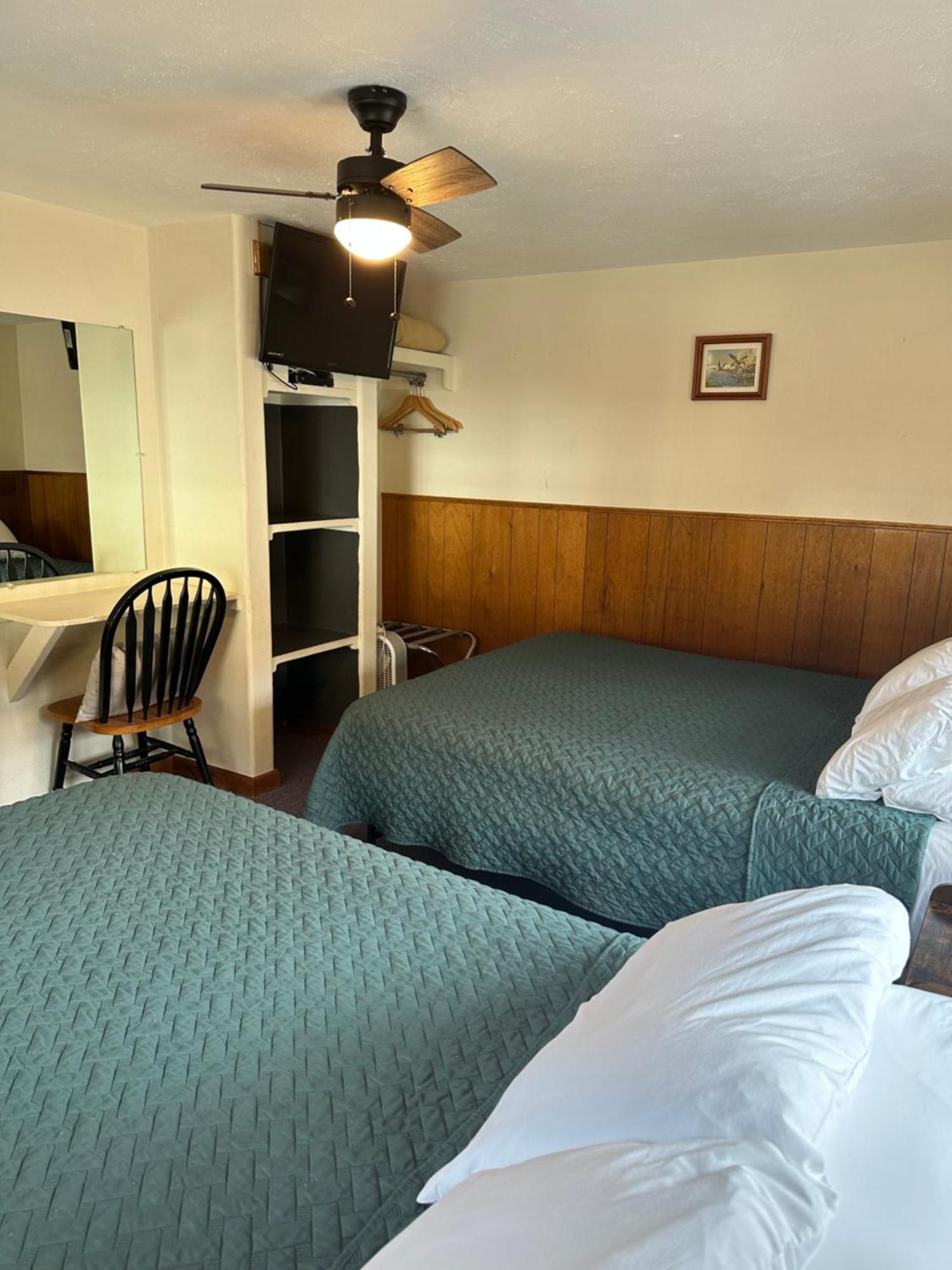 Deer Lodge Red River Bilik gambar