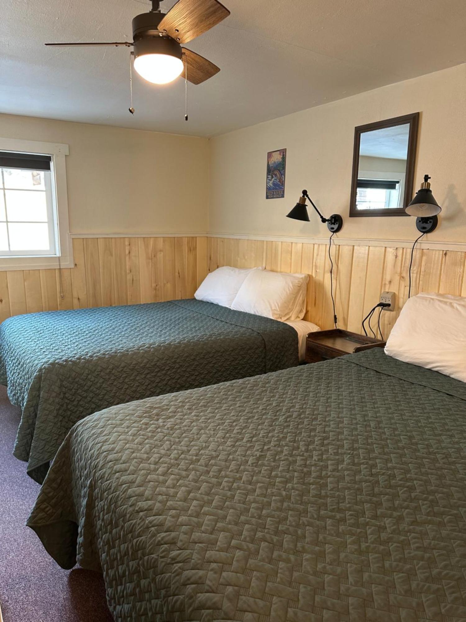 Deer Lodge Red River Bilik gambar