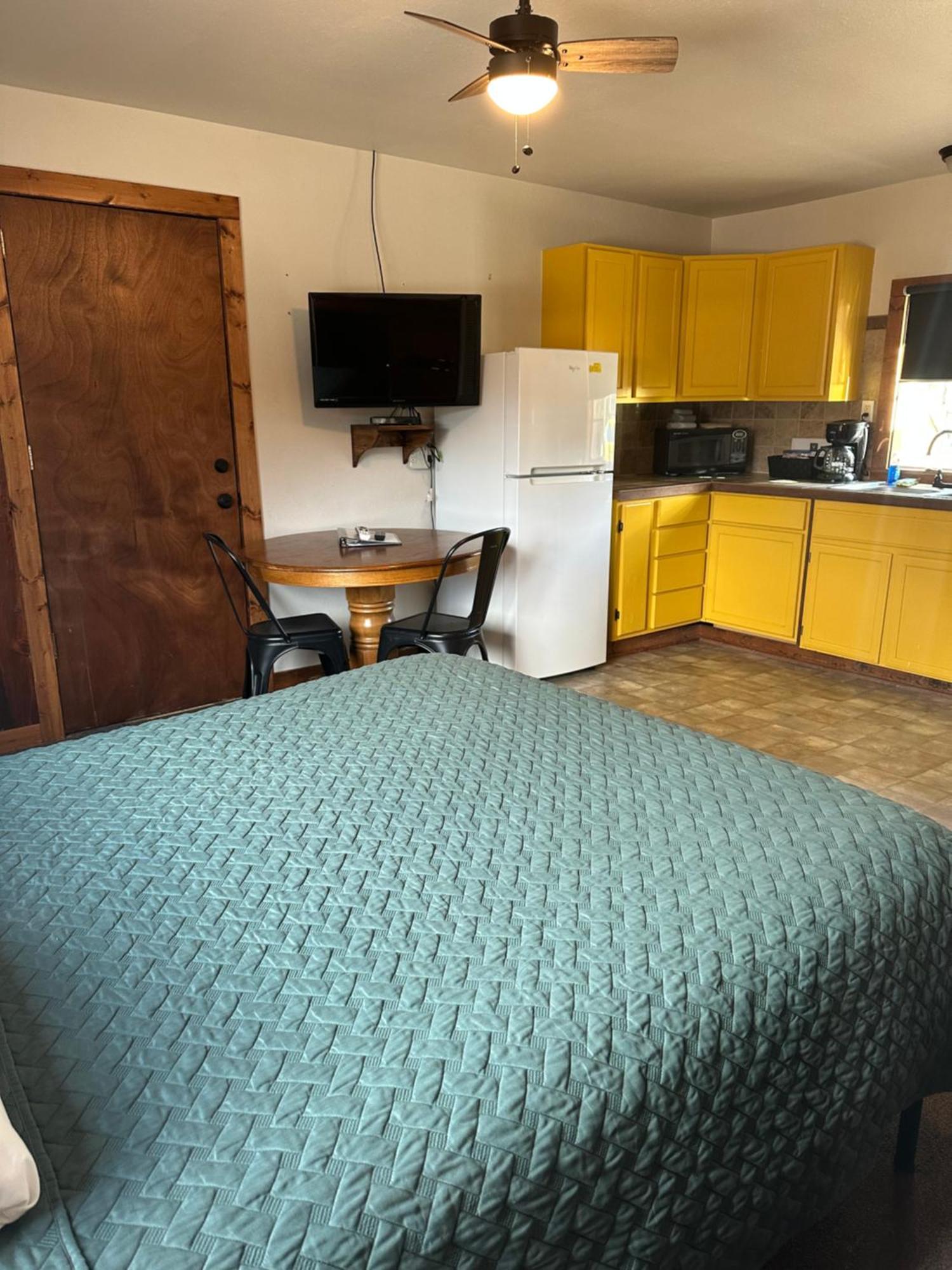 Deer Lodge Red River Bilik gambar