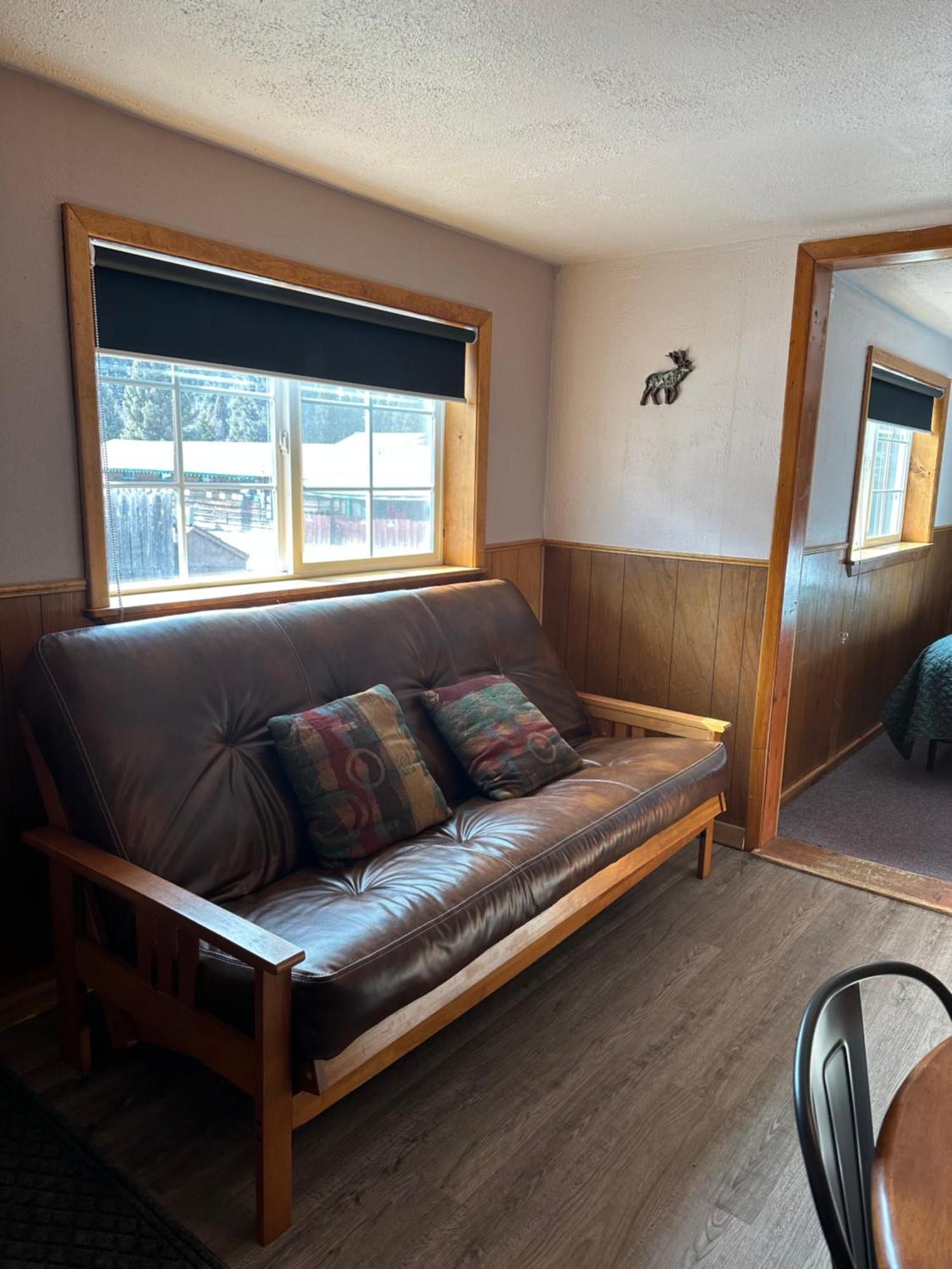 Deer Lodge Red River Bilik gambar