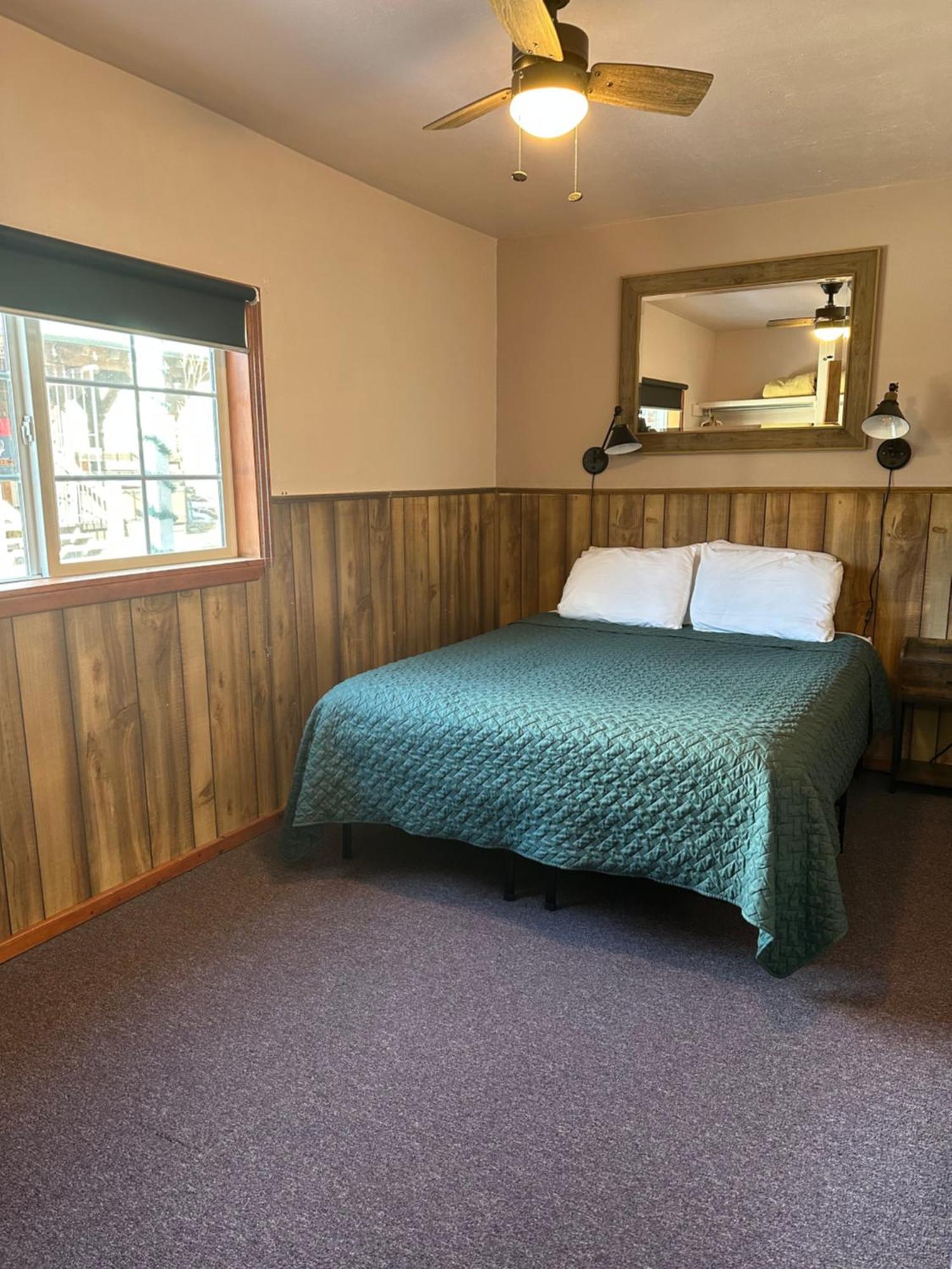 Deer Lodge Red River Bilik gambar